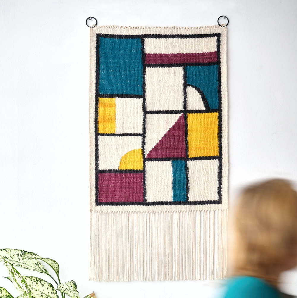 Kilim geometryczny inspirowany Bauhausem i skandynawskim minimalizmem.